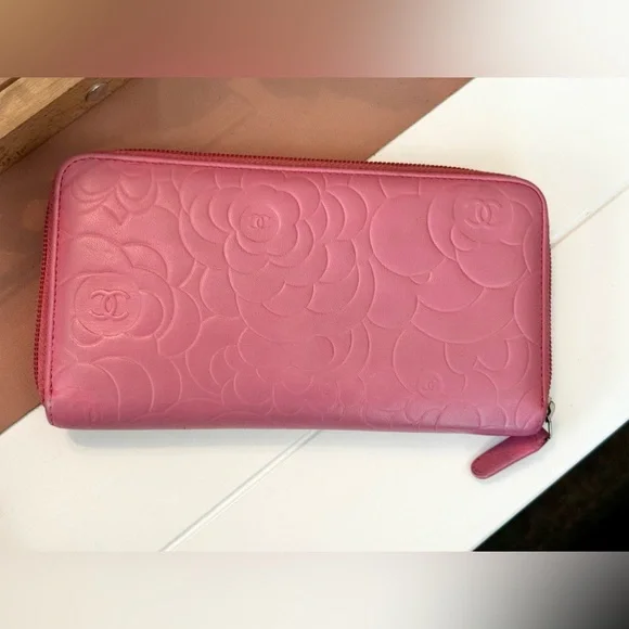 Pink Chanel Camellia Flower Zippy Wallet - Picture 3 of 16